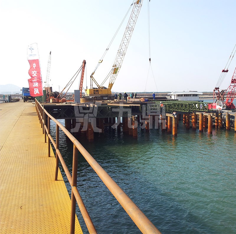 中交三航(hang)威海(hai)青榮城(cheng)際(ji)公路(lu)雙(shuang)島港特(te)大(da)橋(qiao)鋼(gang)平(ping)檯