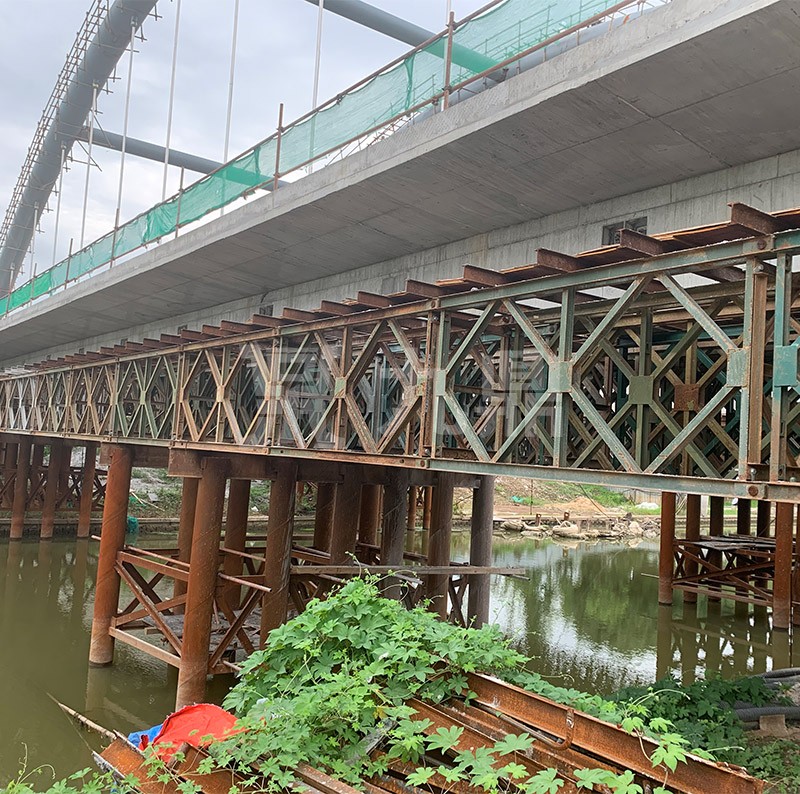 南京(jing)瑞(rui)雪路跨(kua)上(shang)壩(ba)河大橋(qiao)上(shang)部(bu)結(jie)構現澆樑(liang)鋼支撐