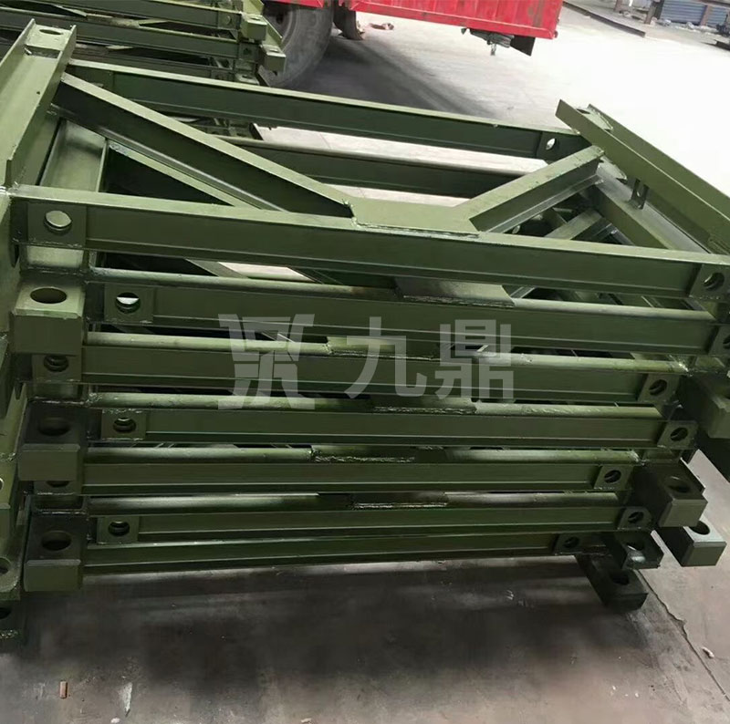 貝(bei)雷片在施工過(guo)程(cheng)中(zhong)可(ke)以(yi)加固橋體
