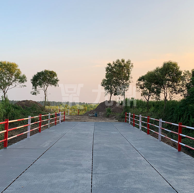 上(shang)承式6米(mi)寬鋼(gang)便橋(qiao)