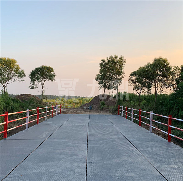 上承式(shi)6米寬(kuan)鋼(gang)便橋