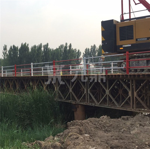 上承式(shi)8米(mi)寬鋼便橋(qiao)